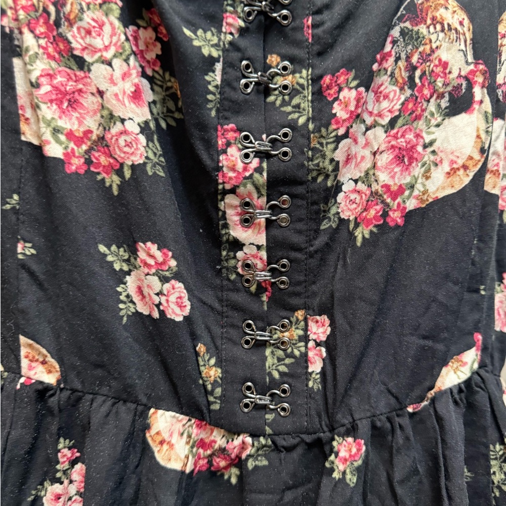 Torrid black dress eye hook clasps pink floral print twirl skirt NWT size 2 - Picture 2 of 6